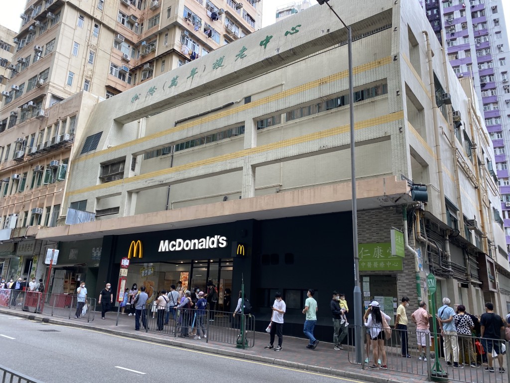 慈雲山毓華街68號萬年戲院大廈地舖，「台灣張」張彥緒以3800萬承接。