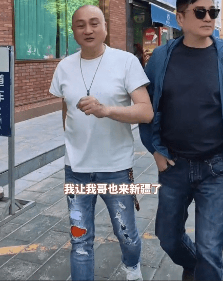 湯鎮業與哥哥湯鎮宗早前到內地拍攝短片。