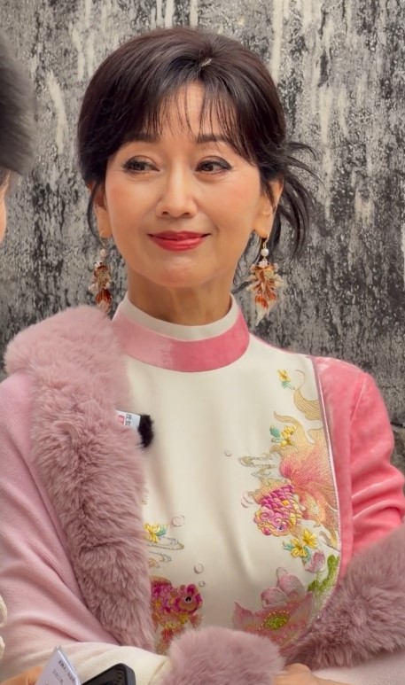 趙雅芝之後馬不停蹄工作。 趙雅芝之後馬不停蹄工作。