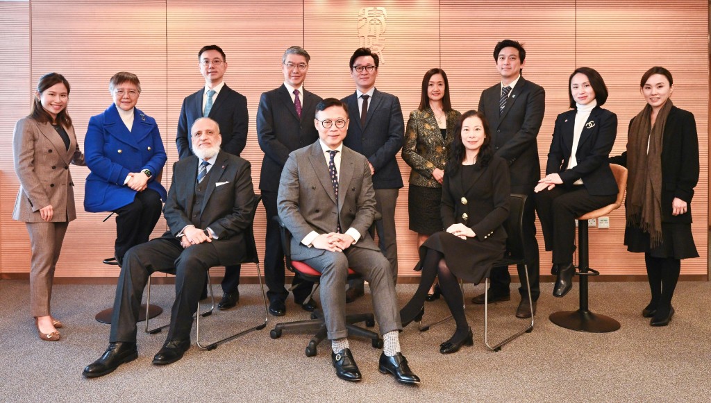 律政司於本年一月成立的推動法律科技發展諮詢小組今年2月10日舉行首次會議。政府新聞處