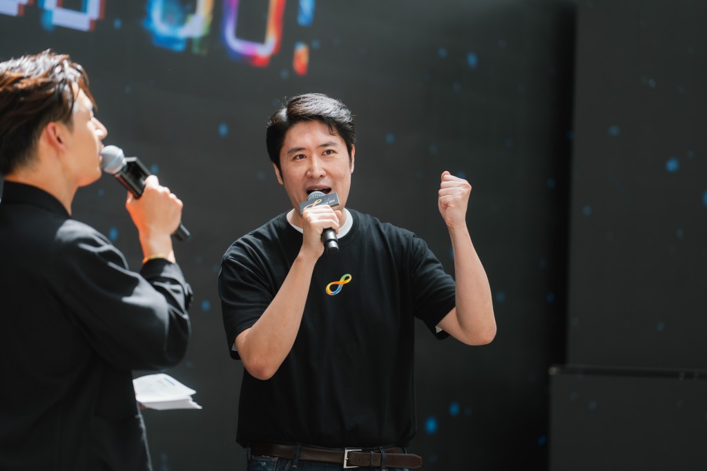 應天麒冀手機八達通為市民帶來方便及提升香港能量。 應天麒冀手機八達通為市民帶來方便及提升香港能量。