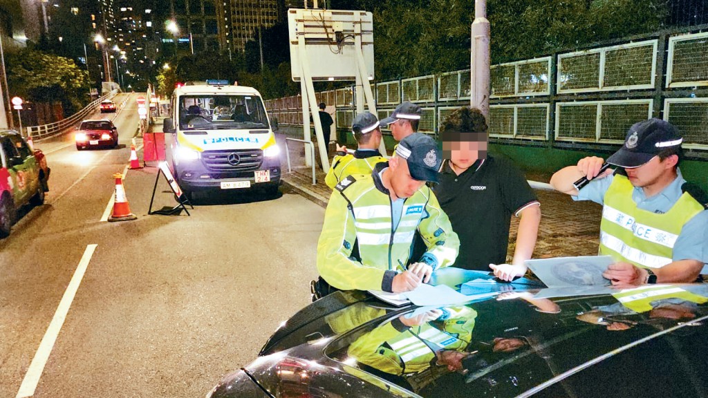警方拘捕一名「揸大胆车」的15岁巴裔少年。