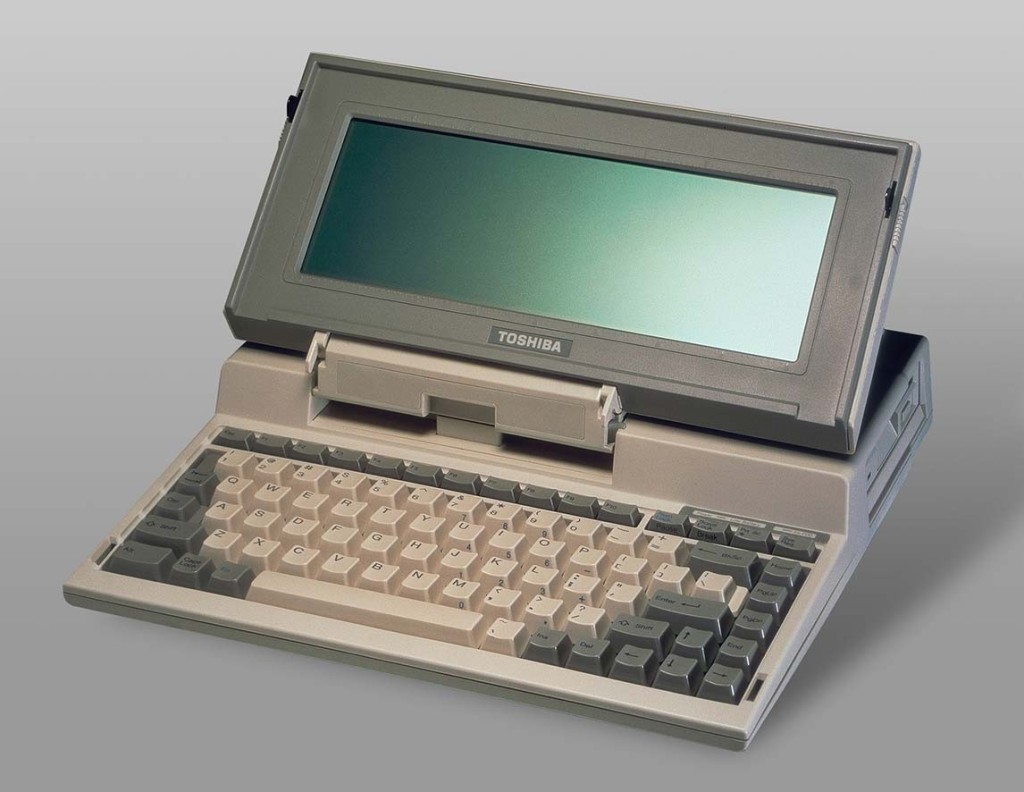 東芝也率先開發出筆記型電腦、NAND型快閃記憶體等，被視為日本高科技產業的象徵。