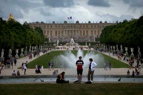 法国巴黎市郊的凡尔赛宫景点。美联社