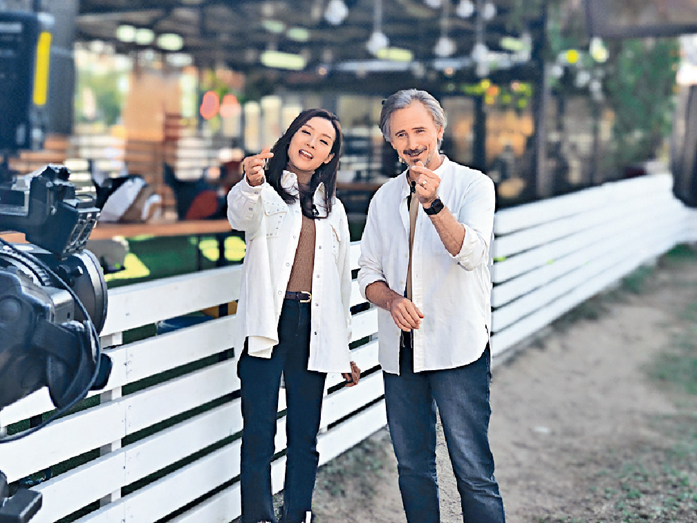 主持陣容■李佳芯和河國榮為節目《狗狗診療所》擔任主持。