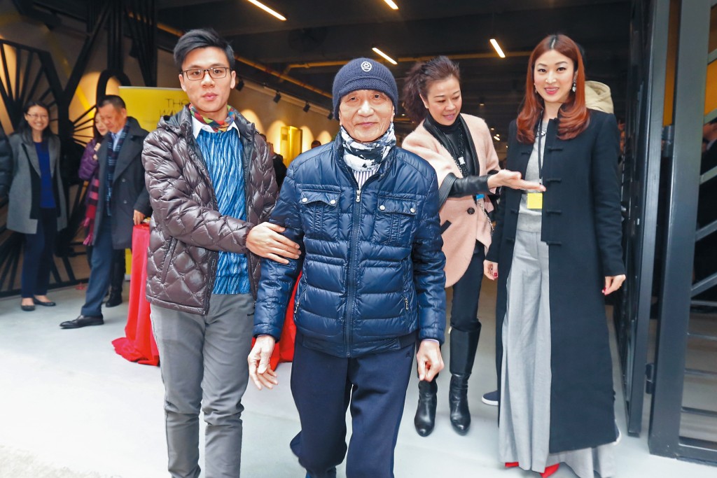 已故「舖王」鄧成波孻仔鄧耀昇近年轉型失利,令鄧氏家族資金周轉陷入困難。資料圖片