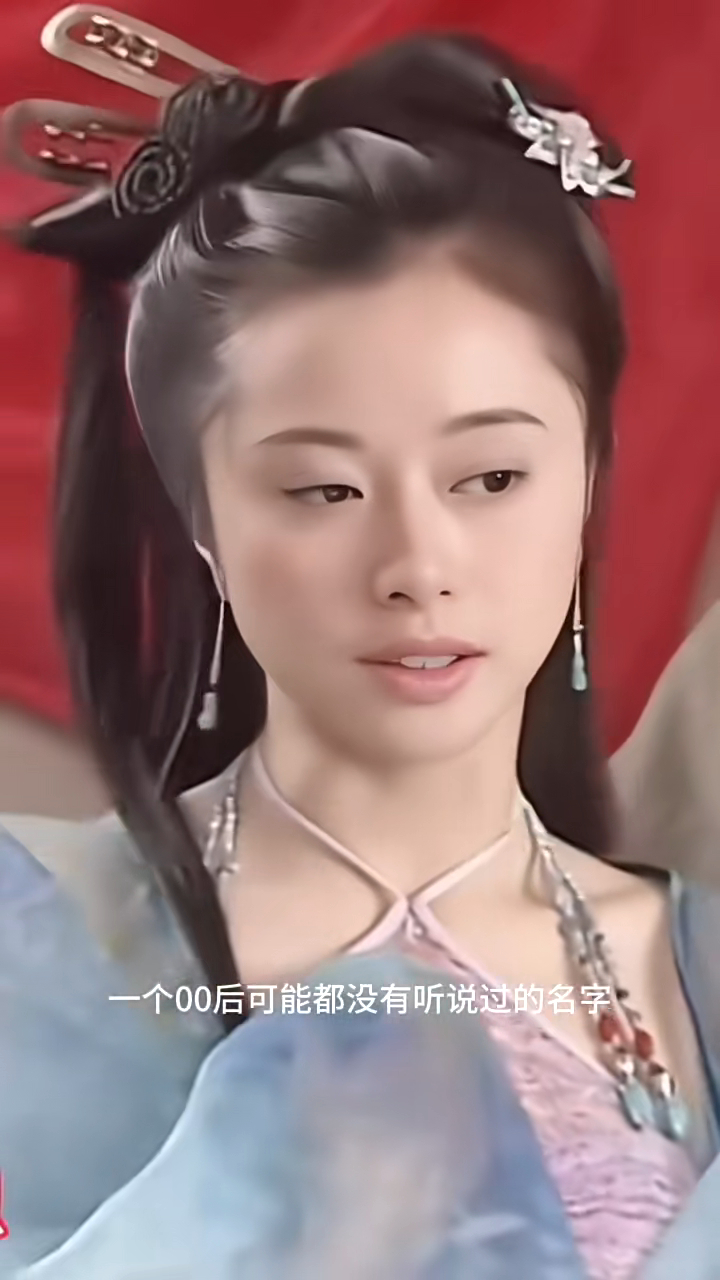 何美鈿古裝扮相美不勝收。
