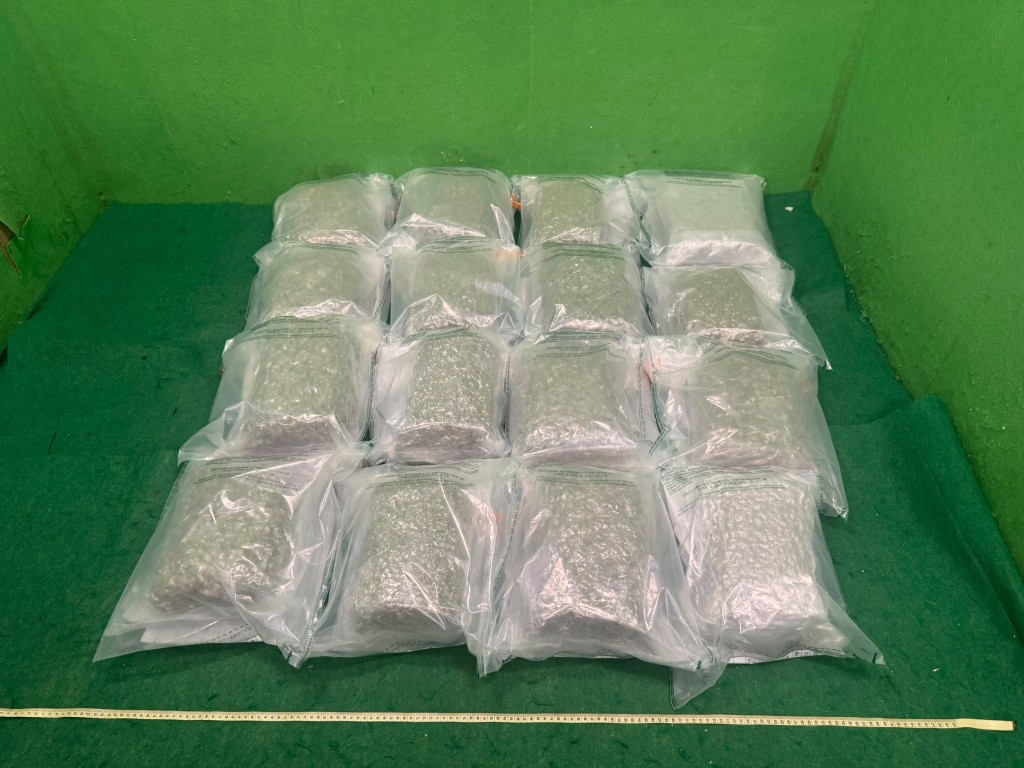 案件中檢獲的懷疑大麻花。 案件中檢獲的懷疑大麻花。