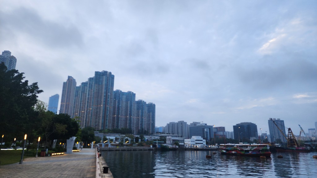天文台|今日大致多雲 下午驟雨較為頻密及有幾陣雷暴 最高氣溫約28度