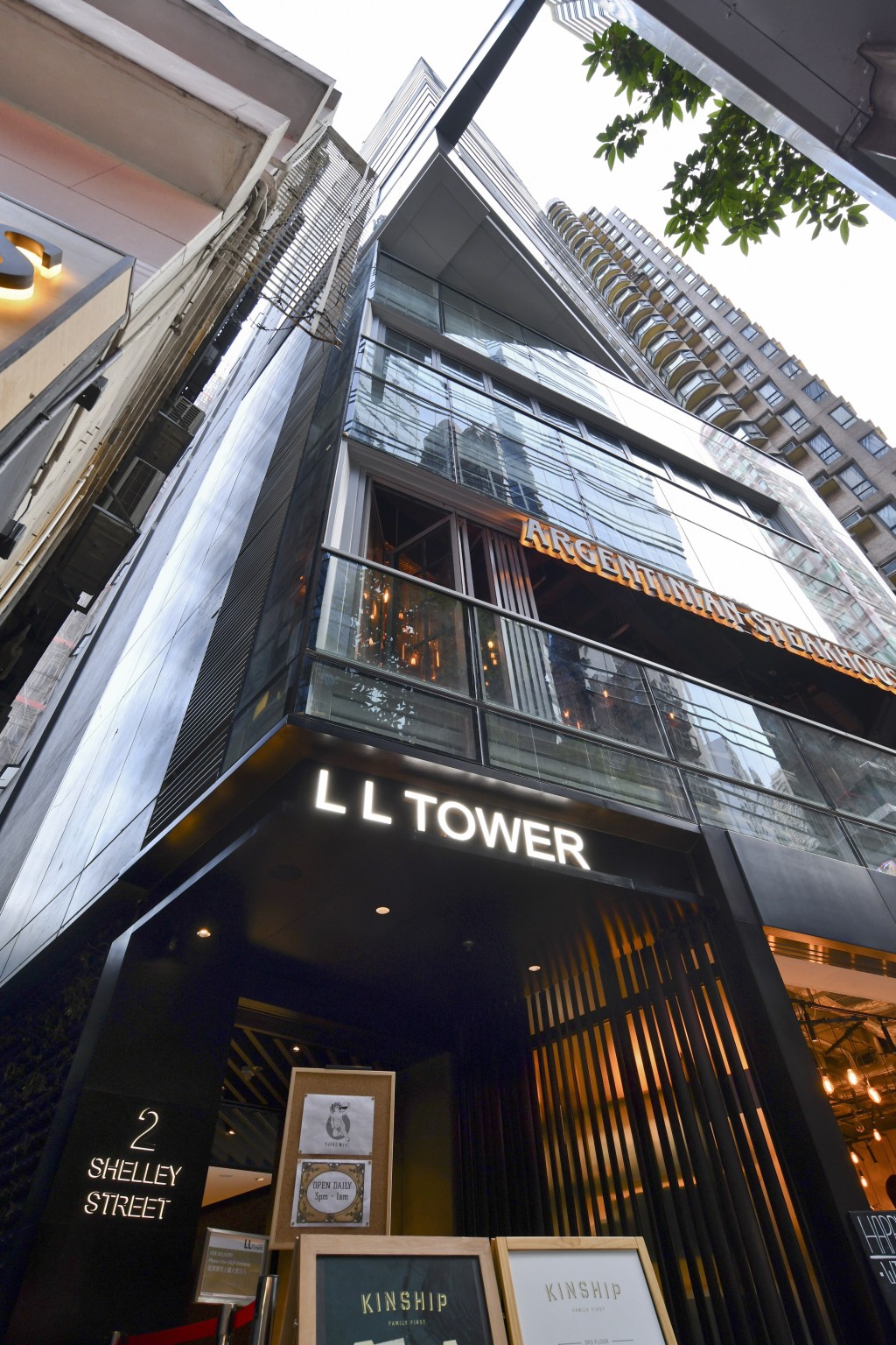中環些利街2至4號LL Tower 3樓全層商舖，意向價3000萬。