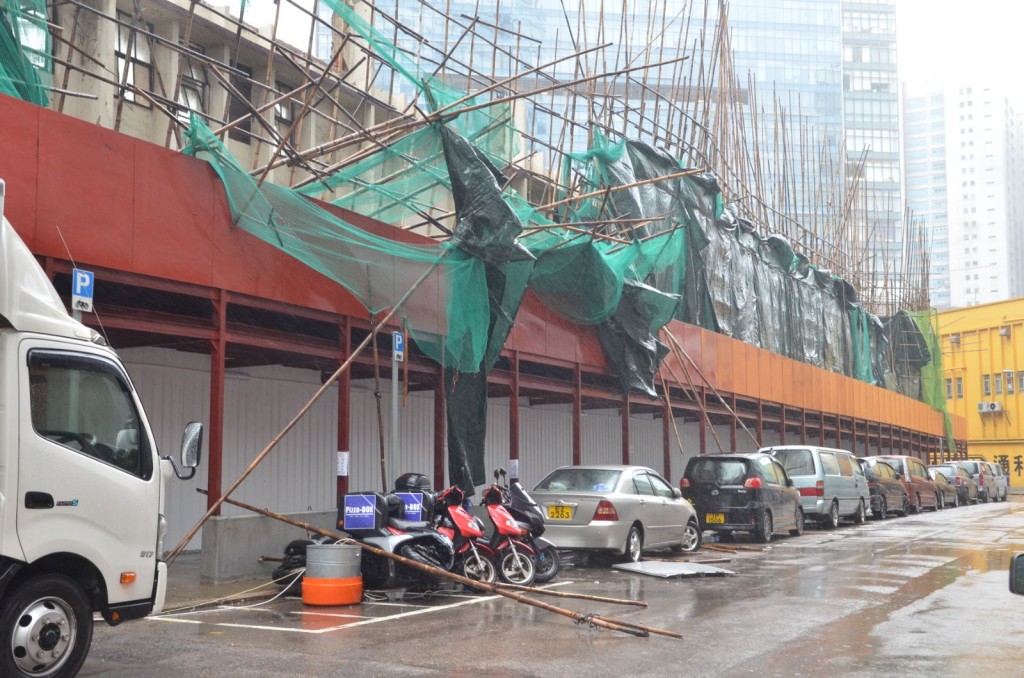 柴灣角街及沙咀道全線封閉。