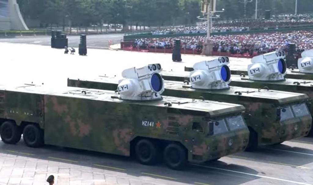 九三阅兵中亮相的激光发射器。