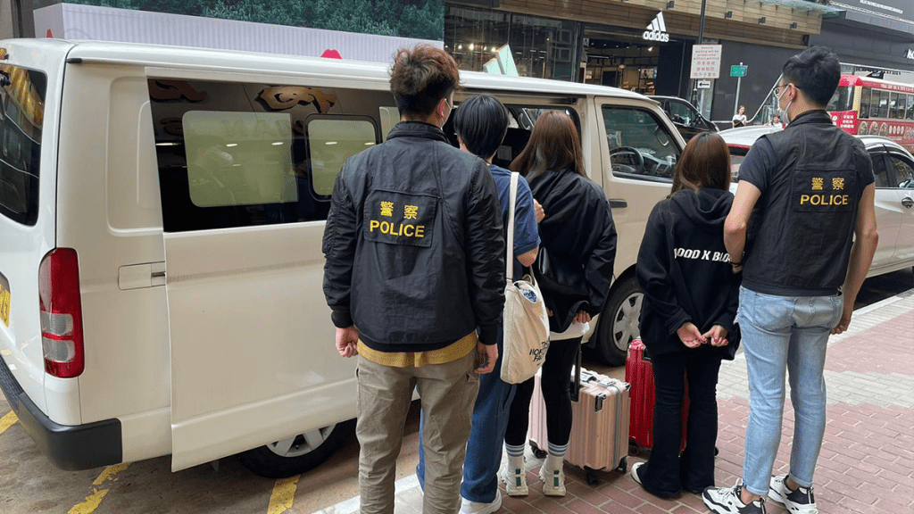 行動中,警方拘捕4名內地女子。警方提供
