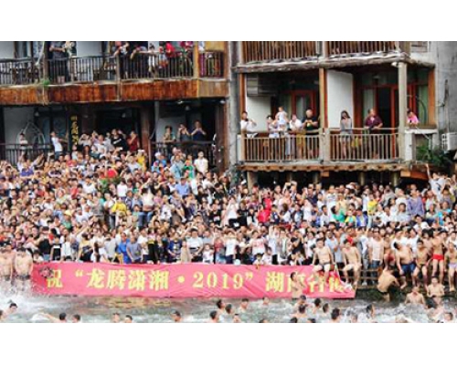 湖南在端午节当日上演了一场精彩的「抢鸭子」大战。　网上图片