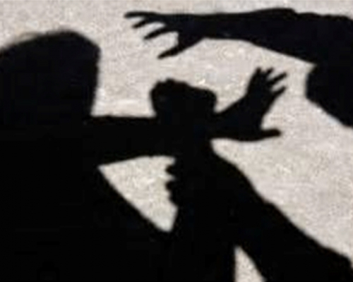 新加坡一名男子借按摩為名借機性伺女傭,被判罪成入獄。示意圖片