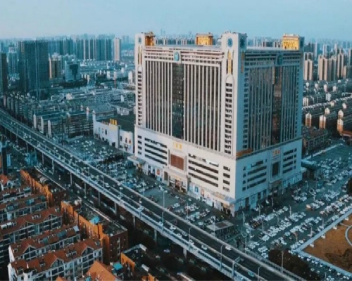 湖南長沙一間綜合型商場「萬家麗國際Mall」在網上爆紅。　網圖