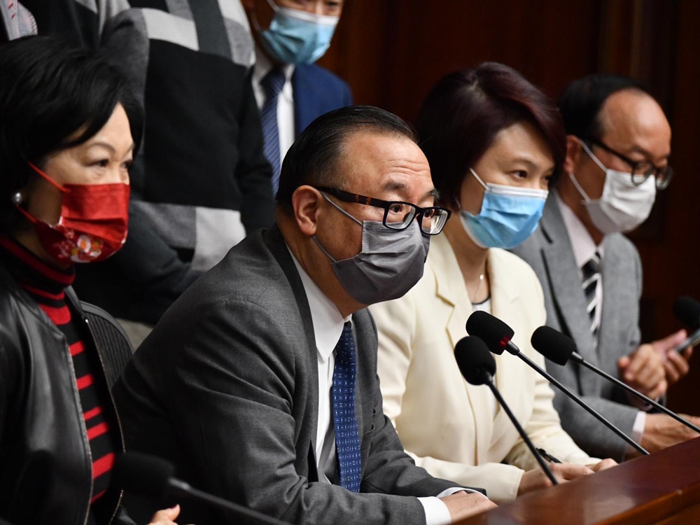 建制派認為必須確保「愛國者治港」原則得到全面落實,香港才能擺脫內耗、紛爭和動亂的困擾。