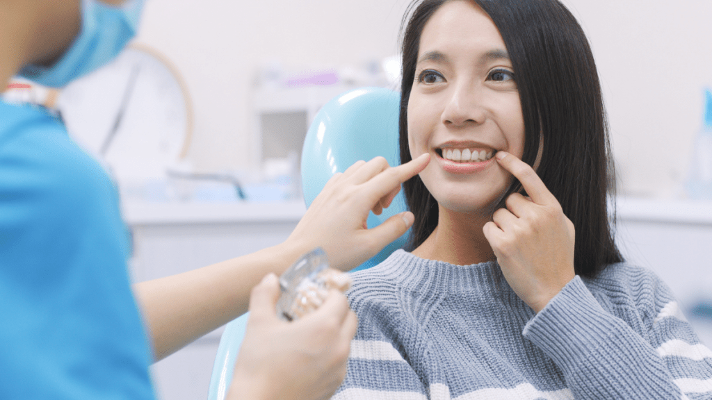 月薪公务员及其配偶、未满21岁的未婚子女可享有牙科福利。 月薪公务员及其配偶、未满21岁的未婚子女可享有牙科福利。