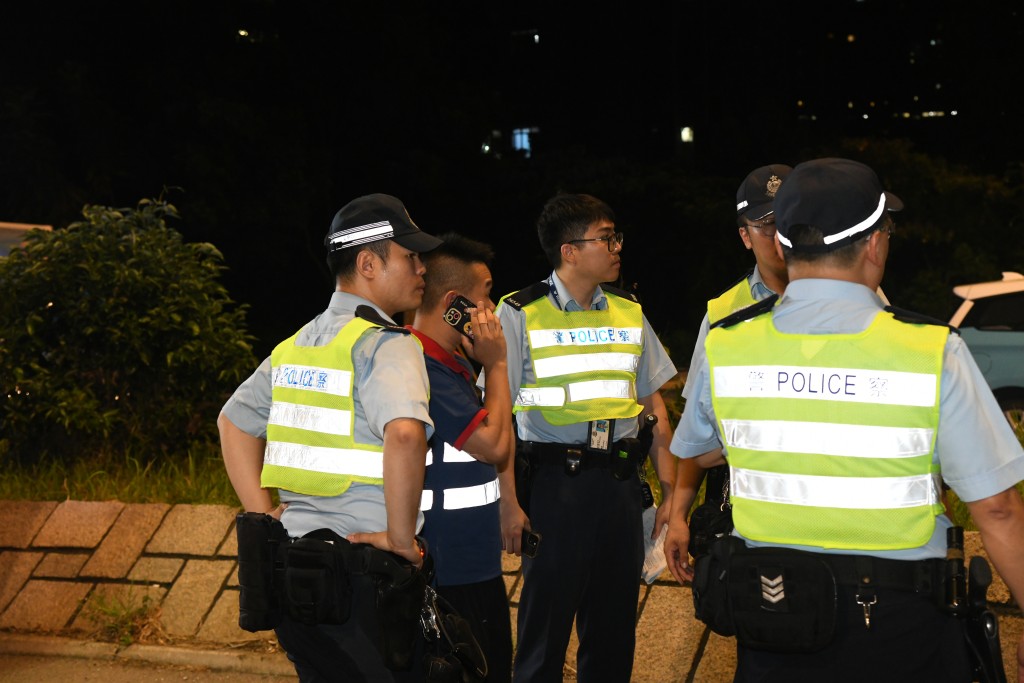警員到場調查。 警員到場調查。