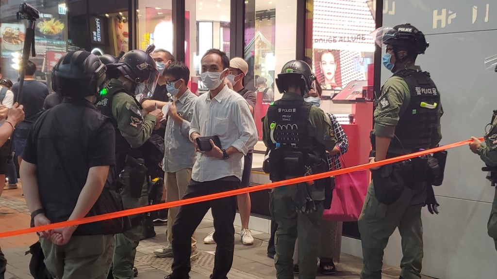 警方拉起封鎖綫。