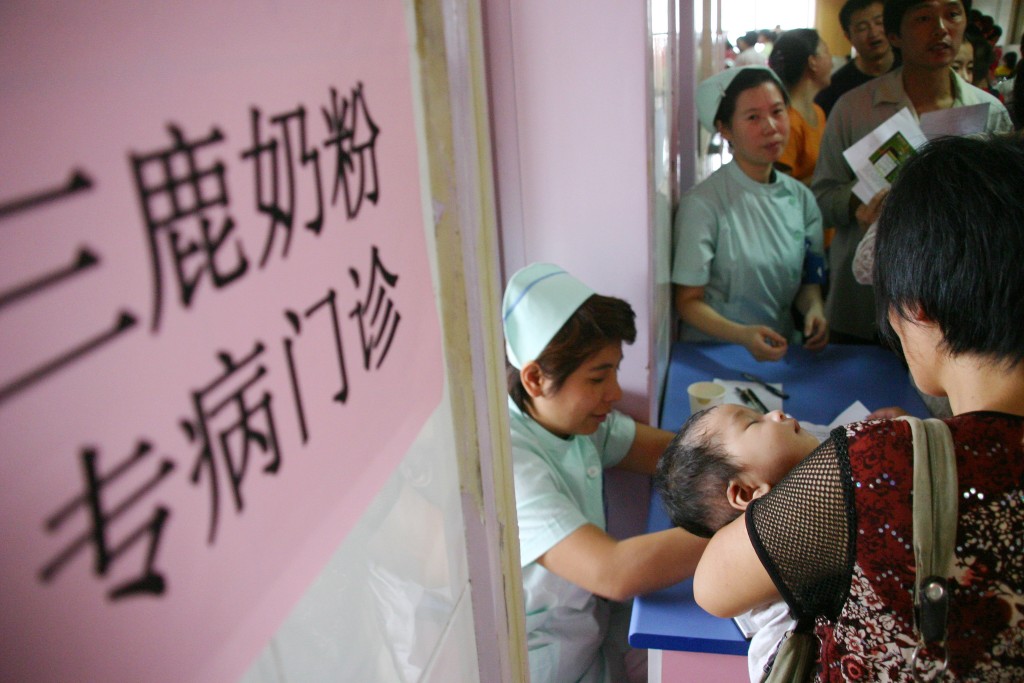 南京市兒童醫院為毒奶粉事件特設「三鹿奶粉專病門診」。 新華社
