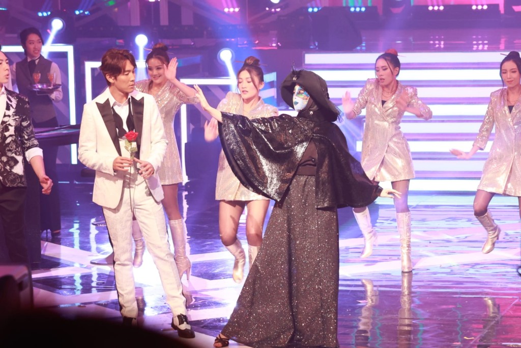 譚俊彥多謝朱晨麗的精采表現被人讚。