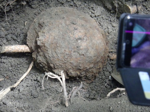 生鏽日本陸軍頭盔。 空援隊