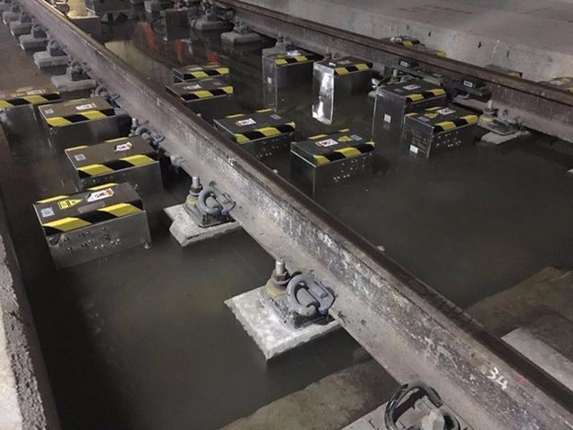 八鄉到石崗路段的路軌轉轍器被指在暴雨浸壞。議員譚文豪提供