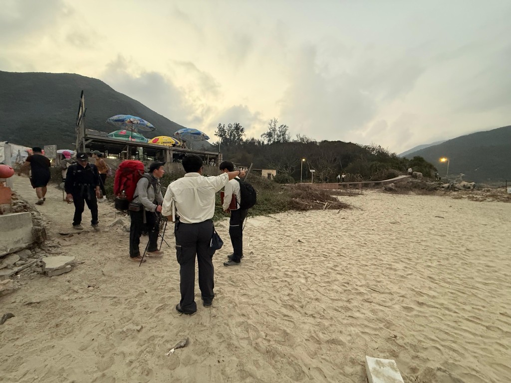 署方安排人員在熱門地點進行宣傳教育、巡邏執法、保持場地清潔。