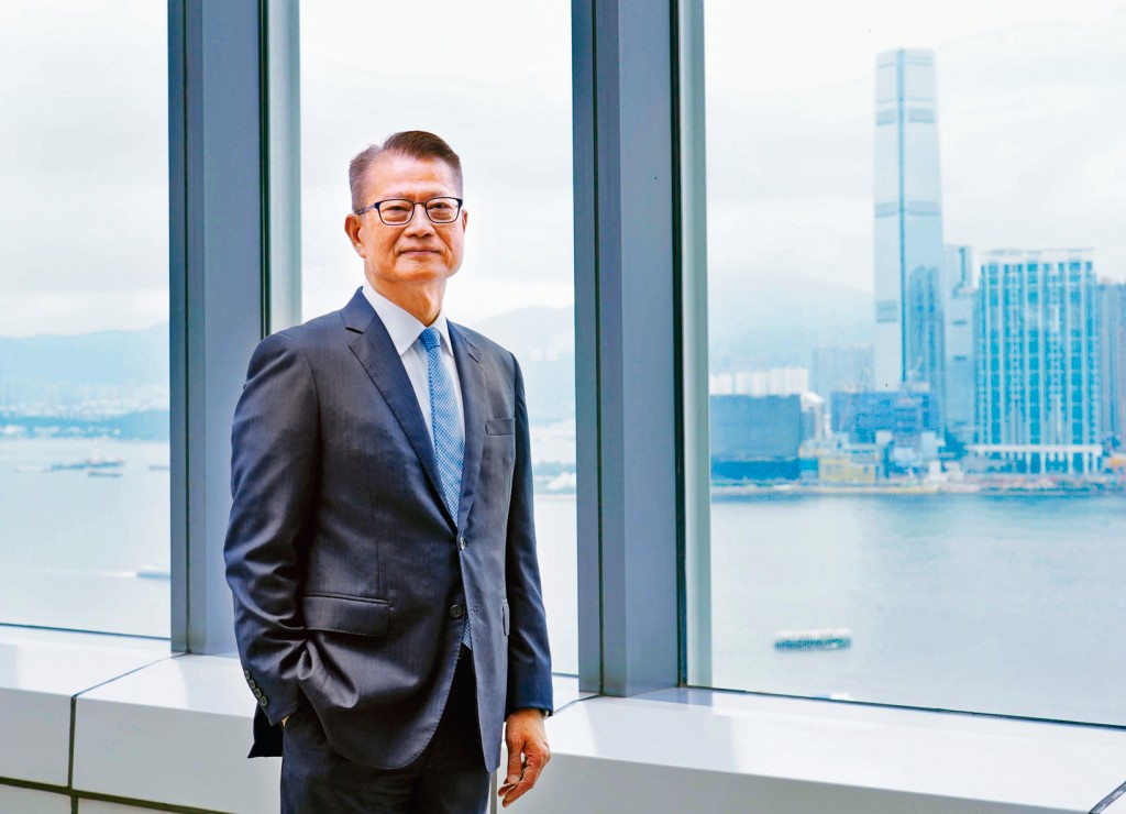 陳茂波表示，內地相關措施主要是規範經非合規渠道流入香港的資金，短期內或有心理影響，但長遠有助雙方推展合作。