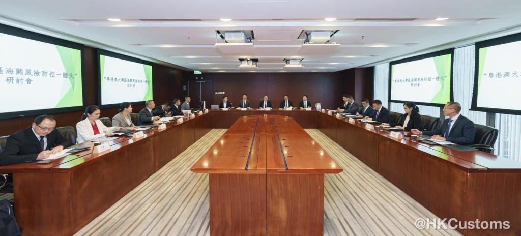 三方對典型案例及智慧海關應用等議題進行討論。海關FB圖片