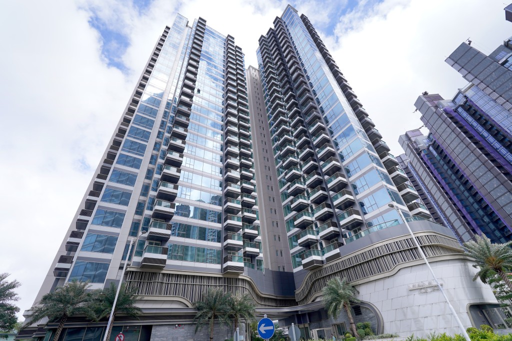 德MIAMI QUAY II,昨日突擊上載該期數首張價單,涉及115伙,涵蓋開放式至3房,折實入場價約591萬,折實平均呎價23634元。 德MIAMI QUAY II,昨日突擊上載該期數首張價單,涉及115伙,涵蓋開放式至3房,折實入場價約591萬,折實平均呎價23634元。