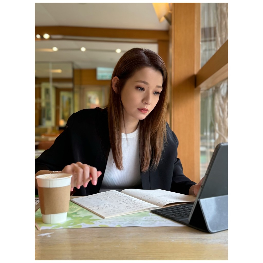 呂慧儀半工讀完成牛津大學課程,成績更高達80分以上。 呂慧儀半工讀完成牛津大學課程,成績更高達80分以上。