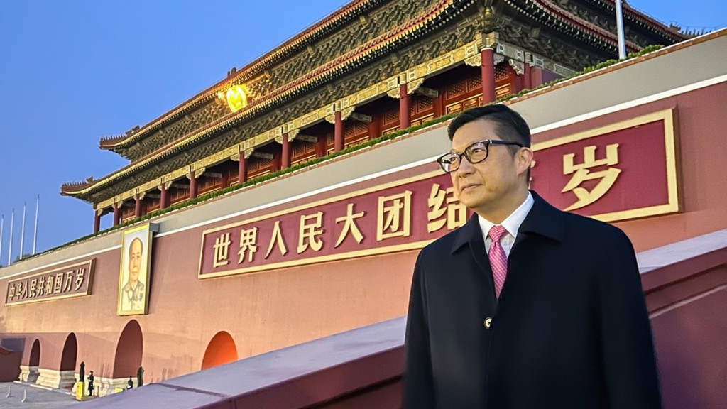 鄧炳強到天安門廣場觀看升旗禮,感到「身為中國人無盡的驕傲」(鄧炳強Facebook圖片)