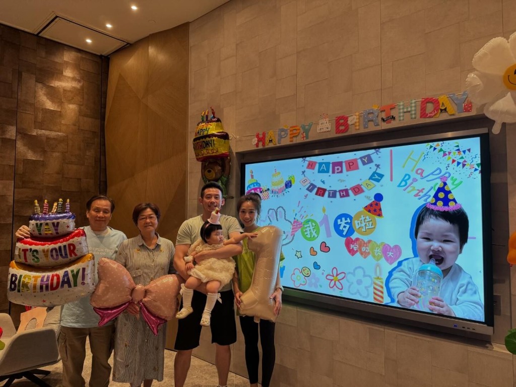 黃鎮廷剛為女兒慶祝生日。