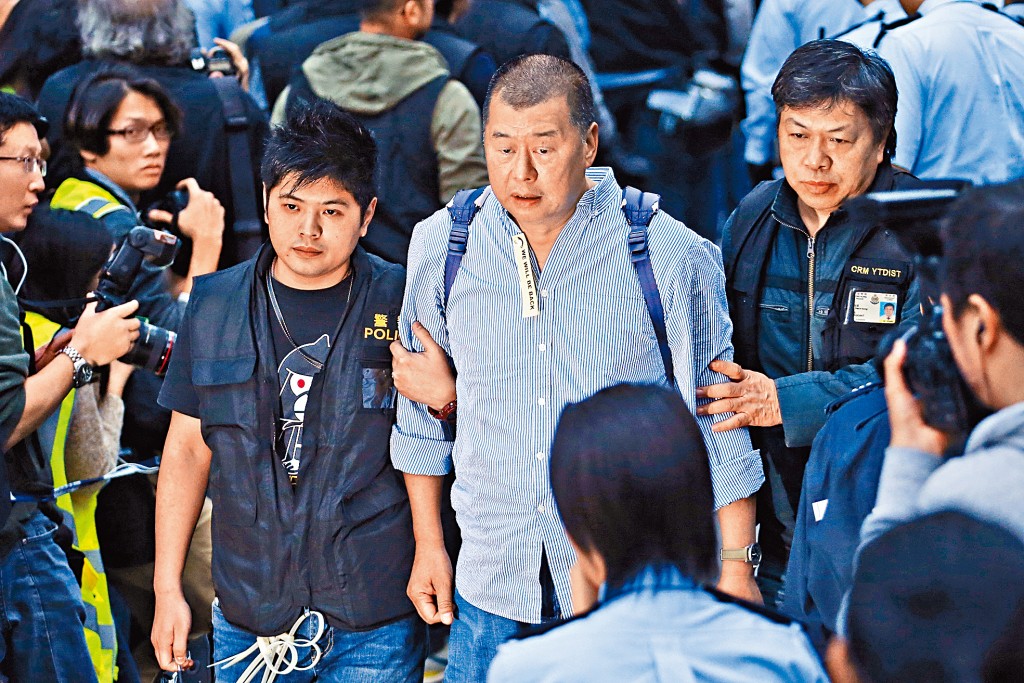 黎智英向楊清奇建議採用單偉建的文章，但楊形容單的文章「又長又臭，都係玩自欺欺人」。