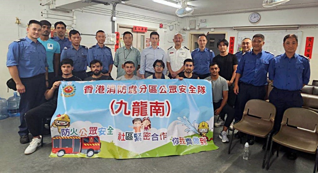 讓青少年親身體驗消防日常。fb:香港消防處 讓青少年親身體驗消防日常。fb:香港消防處