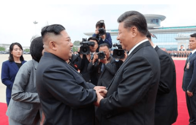 金正恩下周三將在北京出席大閱兵,屆時將獲安排坐在習近平的左側。法新社 金正恩下周三將在北京出席大閱兵,屆時將獲安排坐在習近平的左側。法新社