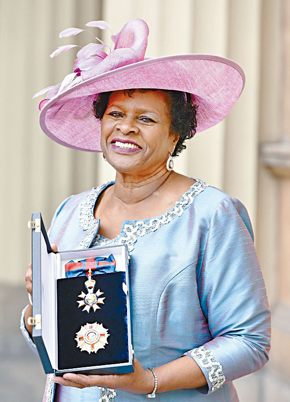 ■巴巴多斯下月起由總督梅森出任首位總統，不再奉英女皇為國家元首。