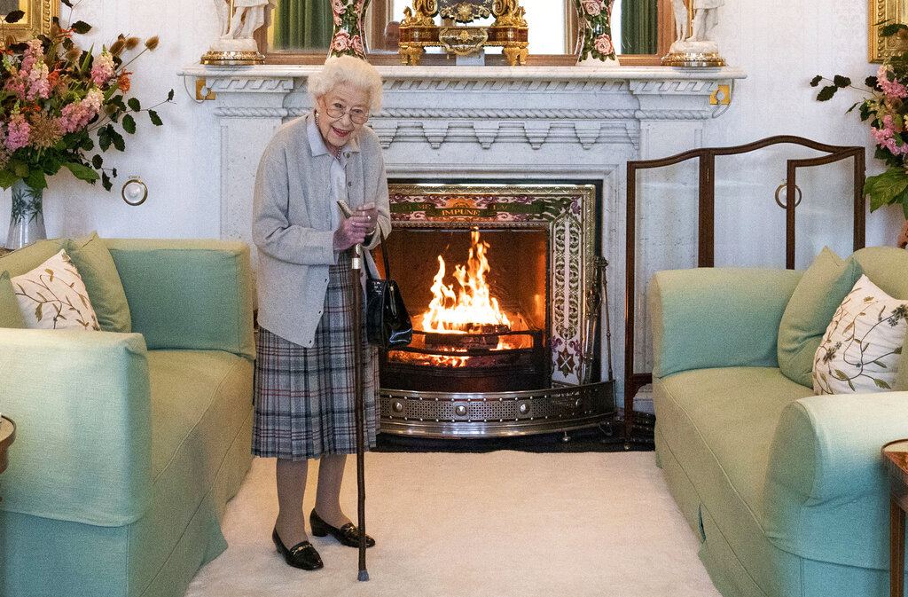 英女皇伊利沙伯二世，目前在蘇格蘭巴爾莫勒爾城堡避暑。AP
