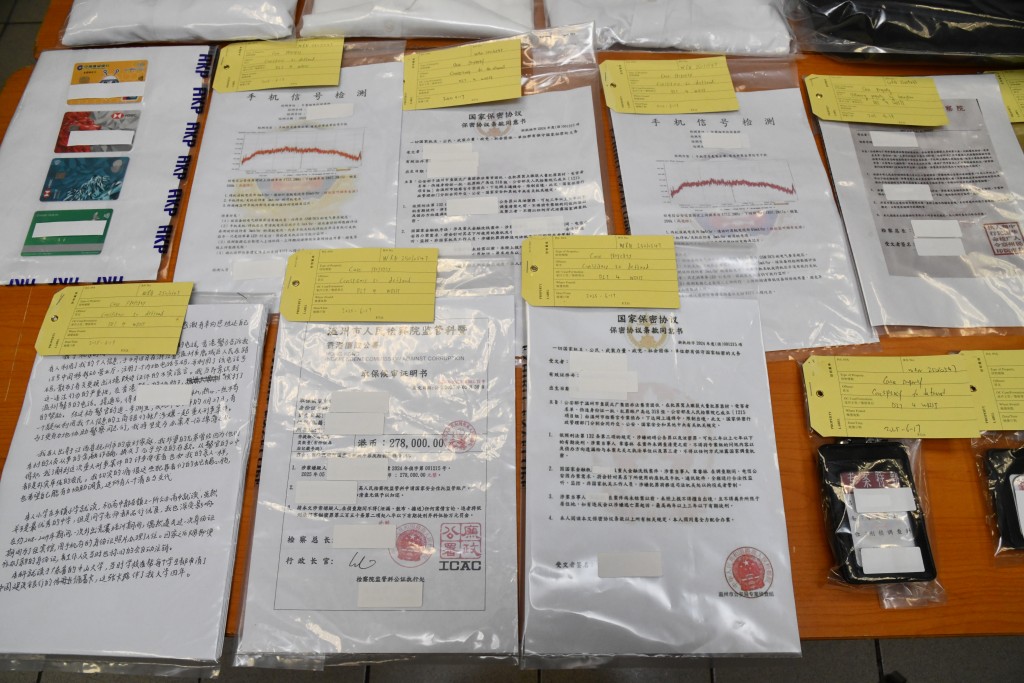 騙徒會向受害人展示偽造的內地執法機關的文件。 騙徒會向受害人展示偽造的內地執法機關的文件。