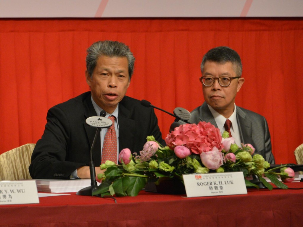 有線寬頻董事陸觀豪(左)表示，有關表決關係到有線未來發展。