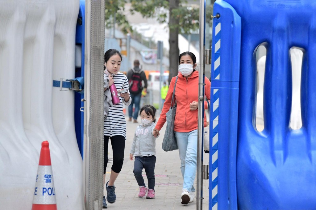 天文台預測本港明日早上天氣寒冷。