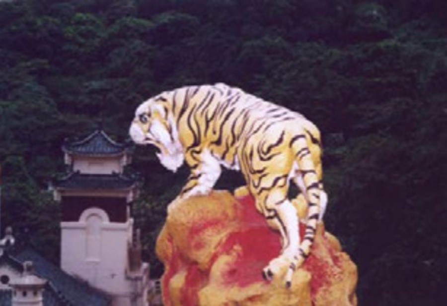 萬金油花園內的灰塑老虎。圖：香港歷史文物-保育.活化