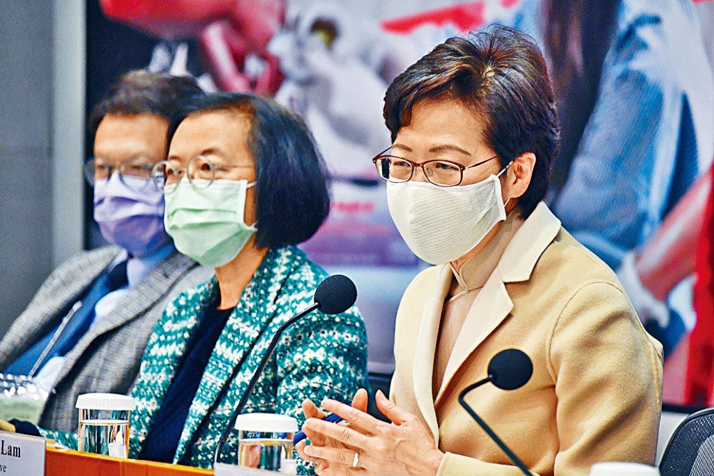 特首林郑月娥表示会推出大型接种计划，更指市民可选择接种的时间、地点。