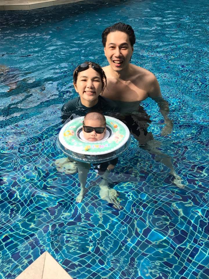 Ella一家三口好幸福