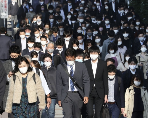 日本的疫情近日有所反彈。AP