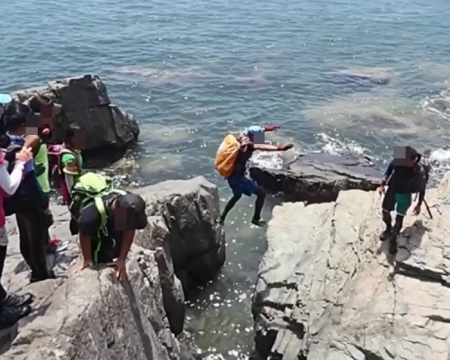 山友悬崖边危跳。山野龙咁威图片