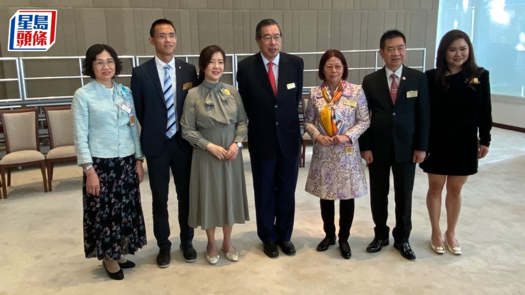 左起:仁濟醫院主席孫蔡吐媚、九龍樂善堂主席李聖根、東華三院副主席鄧明慧、立法會主席梁君彥、保良局主席陳黎惠蓮、博愛醫院主席陳首銘、仁愛堂主席戴凱倫。源琛薇攝