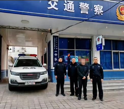 李某某因嚴重超速被捕。抖音